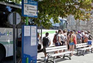 Photo d'un car Les Mouettes à un point d'arrêt